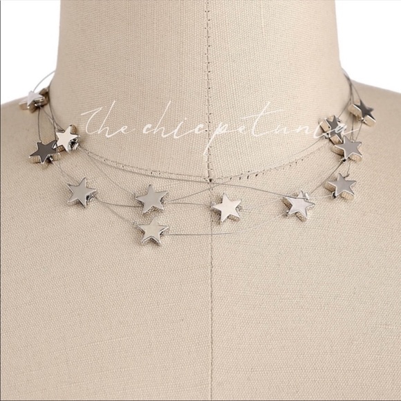 NWT Gold or Silver Color Floating Star Necklace - Picture 4 of 4